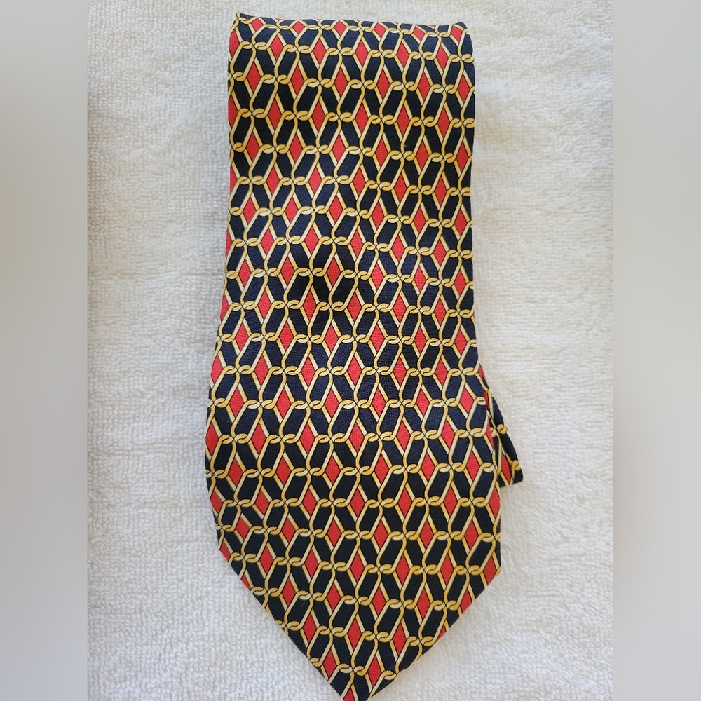 Roundtree & Yorke Geometric Patterned Tie - Black, Red, Gold